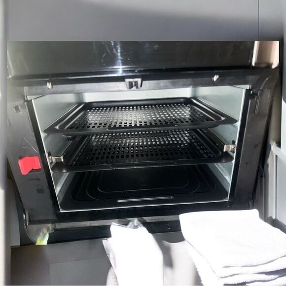 Instant Vortex Plus l Air Fryer Oven  l Black w/ Silver Accents l 10 Quart l EUC - Picture 3 of 9